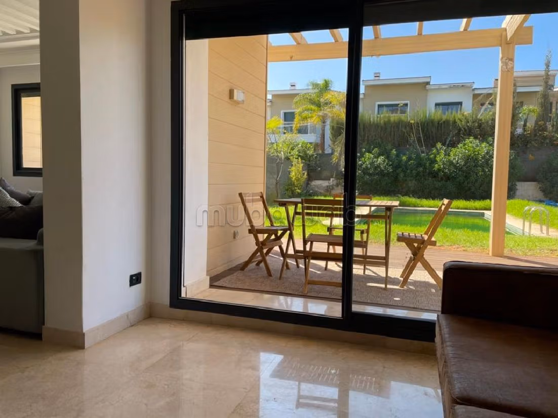 Flat for rent. Surface area 920 m². Fully furnished. 