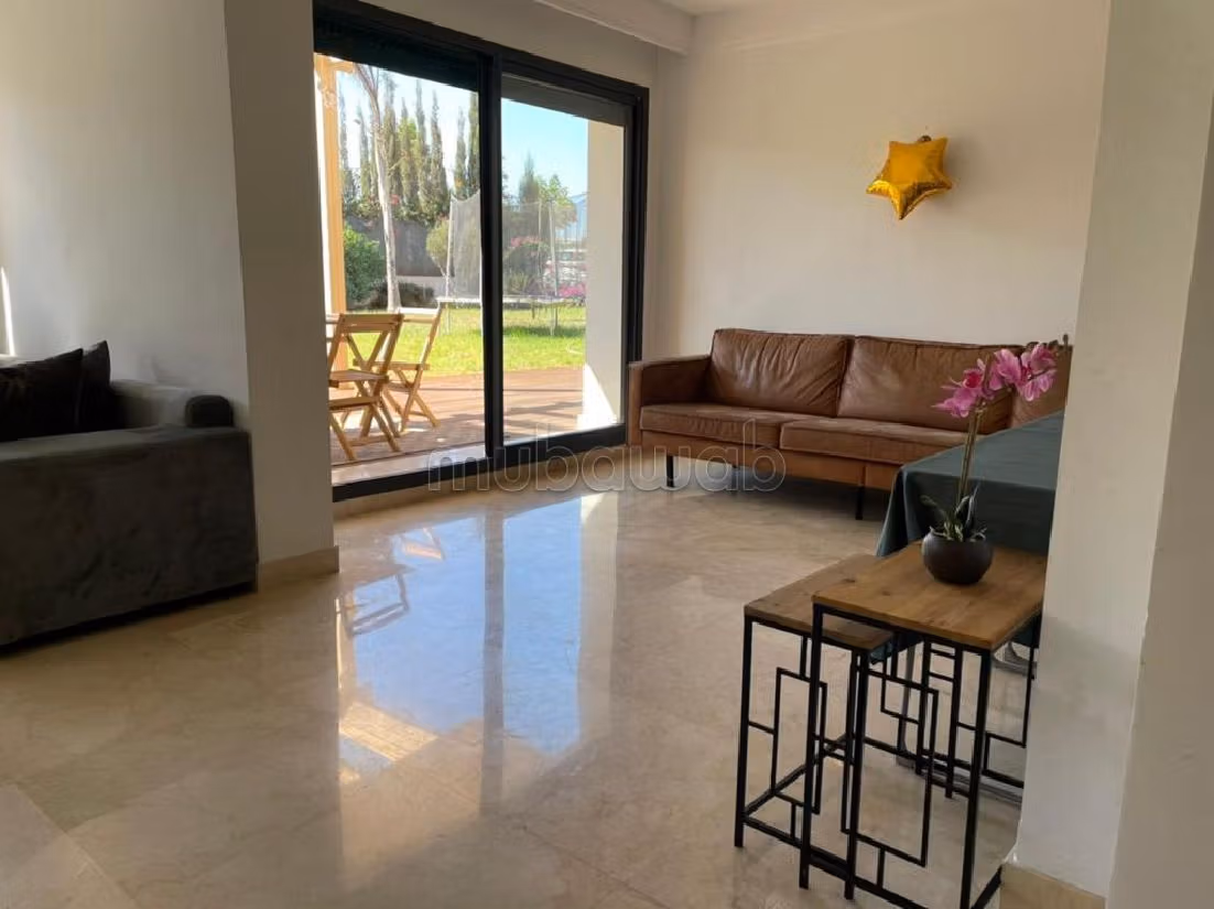 Flat for rent. Surface area 920 m². Fully furnished. 