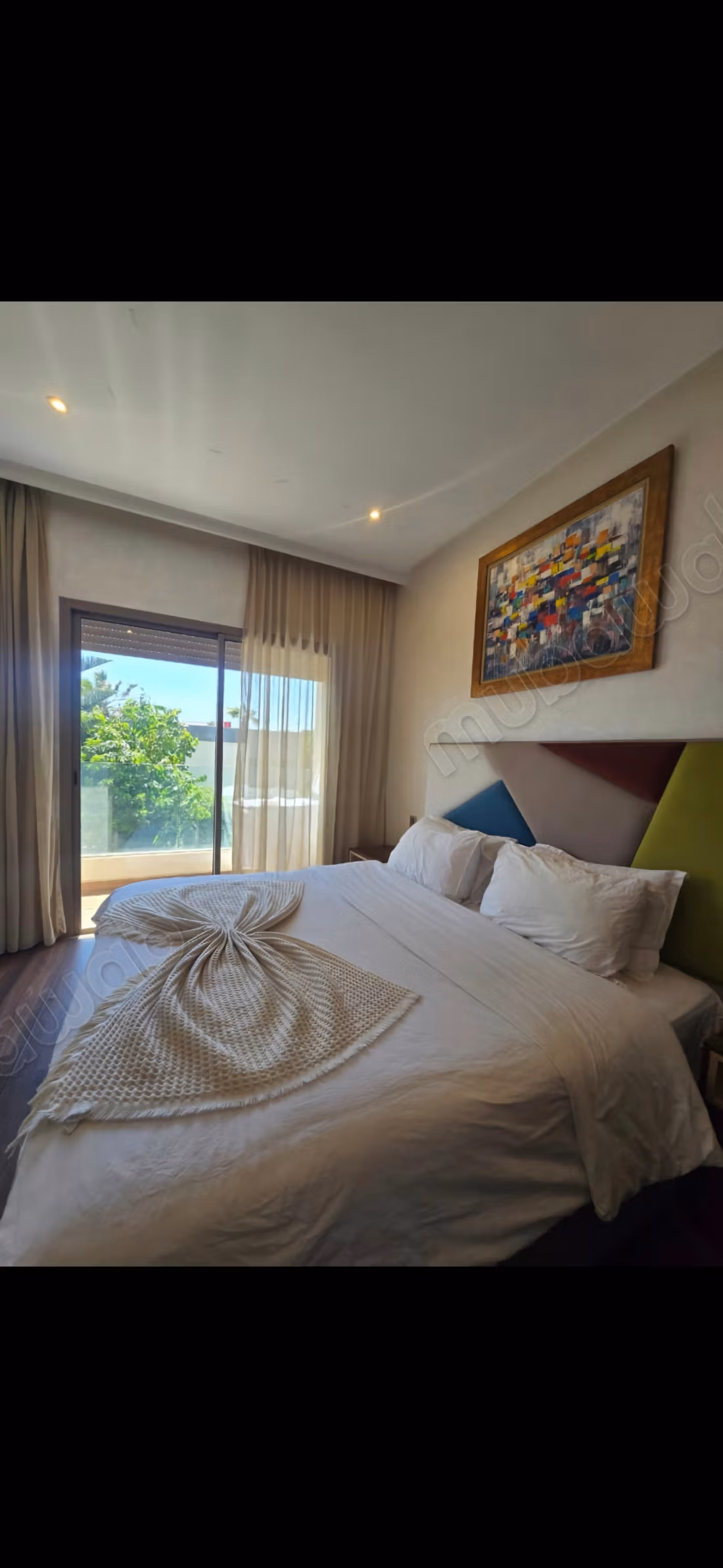 Affitto appartamento a Bab Al Bahar. 2 belle camere da letto. Porta blindata, salone marocchino