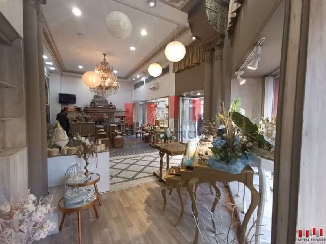 Offices & shops for sale in Port. Area of 600 m². 