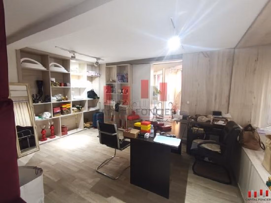 Offices & shops for sale in Port. Area of 600 m². 