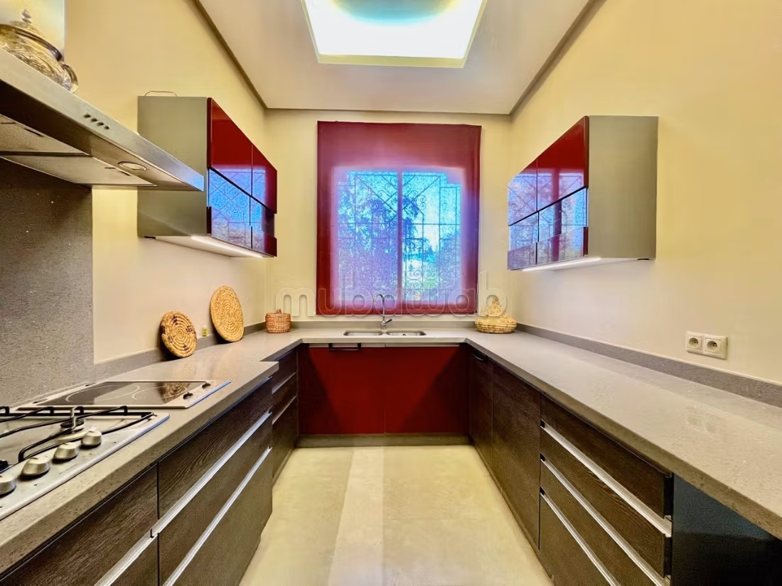 Magnifica villa in vendita a Ennakhil (Palmeraie). Superficie 800 m². Dotato di camino e climatizzatore. 