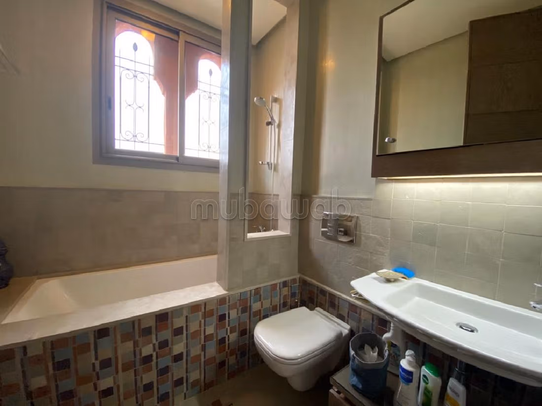 منزل ممتاز للبيع بالنخيل. 4 قطع. مسبح ، مكيف هواء. 