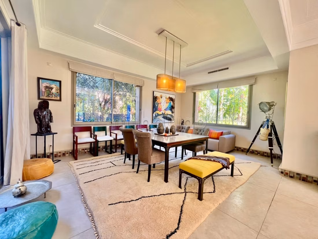 Magnifica villa in vendita a Ennakhil (Palmeraie). Superficie 800 m². Dotato di camino e climatizzatore. 
