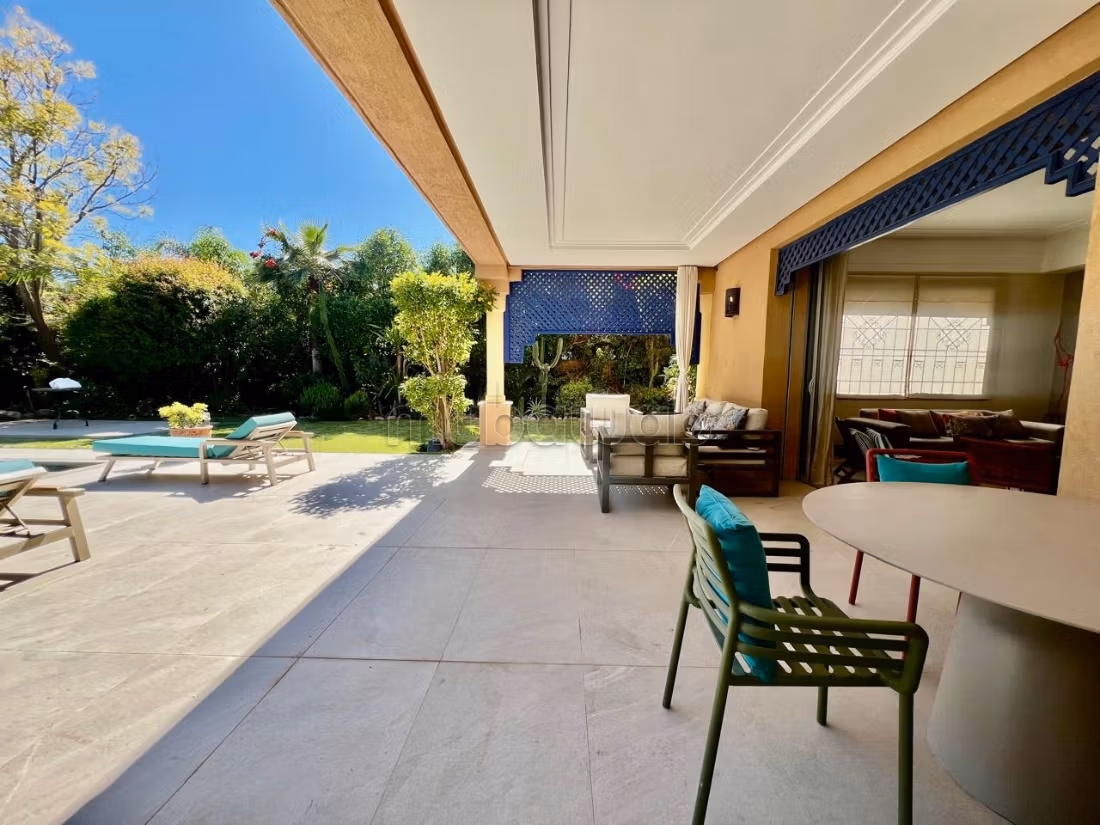 Magnifica villa in vendita a Ennakhil (Palmeraie). Superficie 800 m². Dotato di camino e climatizzatore. 