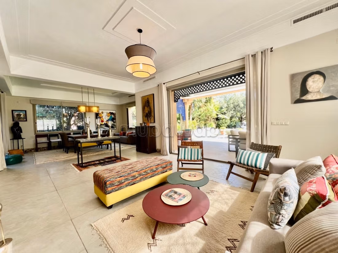 Magnifica villa in vendita a Ennakhil (Palmeraie). Superficie 800 m². Dotato di camino e climatizzatore. 