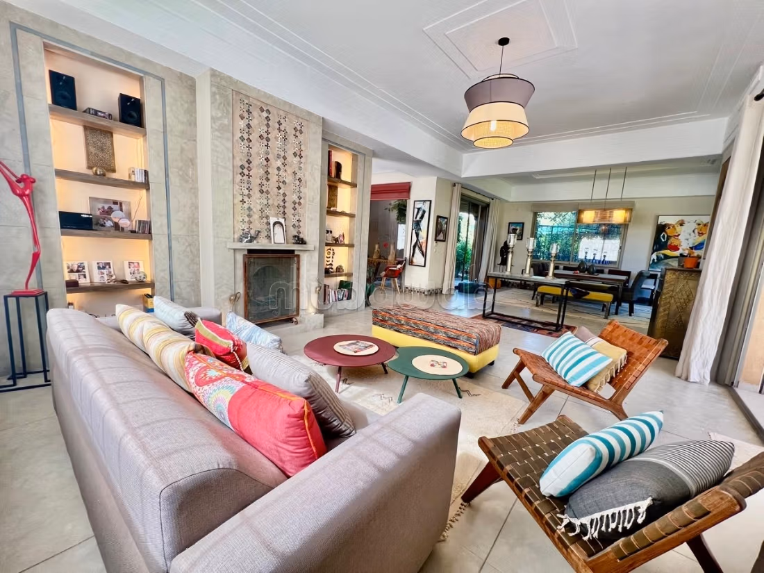 Magnifica villa in vendita a Ennakhil (Palmeraie). Superficie 800 m². Dotato di camino e climatizzatore. 