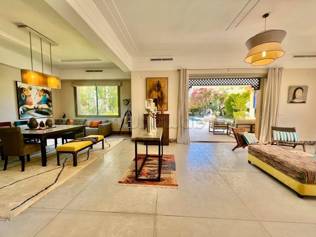 Magnifica villa in vendita a Ennakhil (Palmeraie). Superficie 800 m². Dotato di camino e climatizzatore. 
