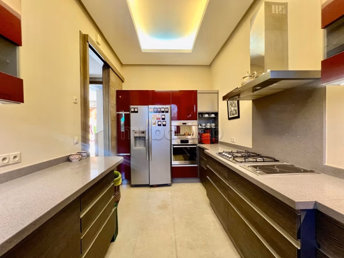Magnifica villa in vendita a Ennakhil (Palmeraie). Superficie 800 m². Dotato di camino e climatizzatore. 