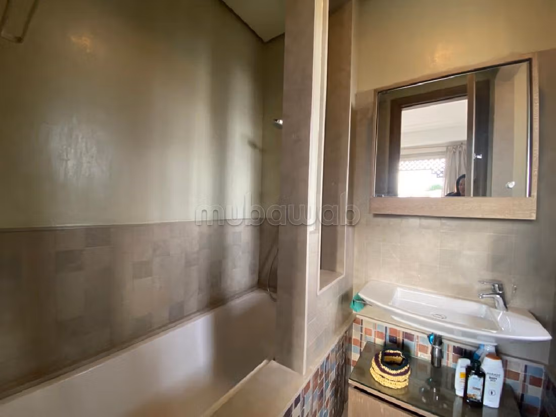 منزل ممتاز للبيع بالنخيل. 4 قطع. مسبح ، مكيف هواء. 