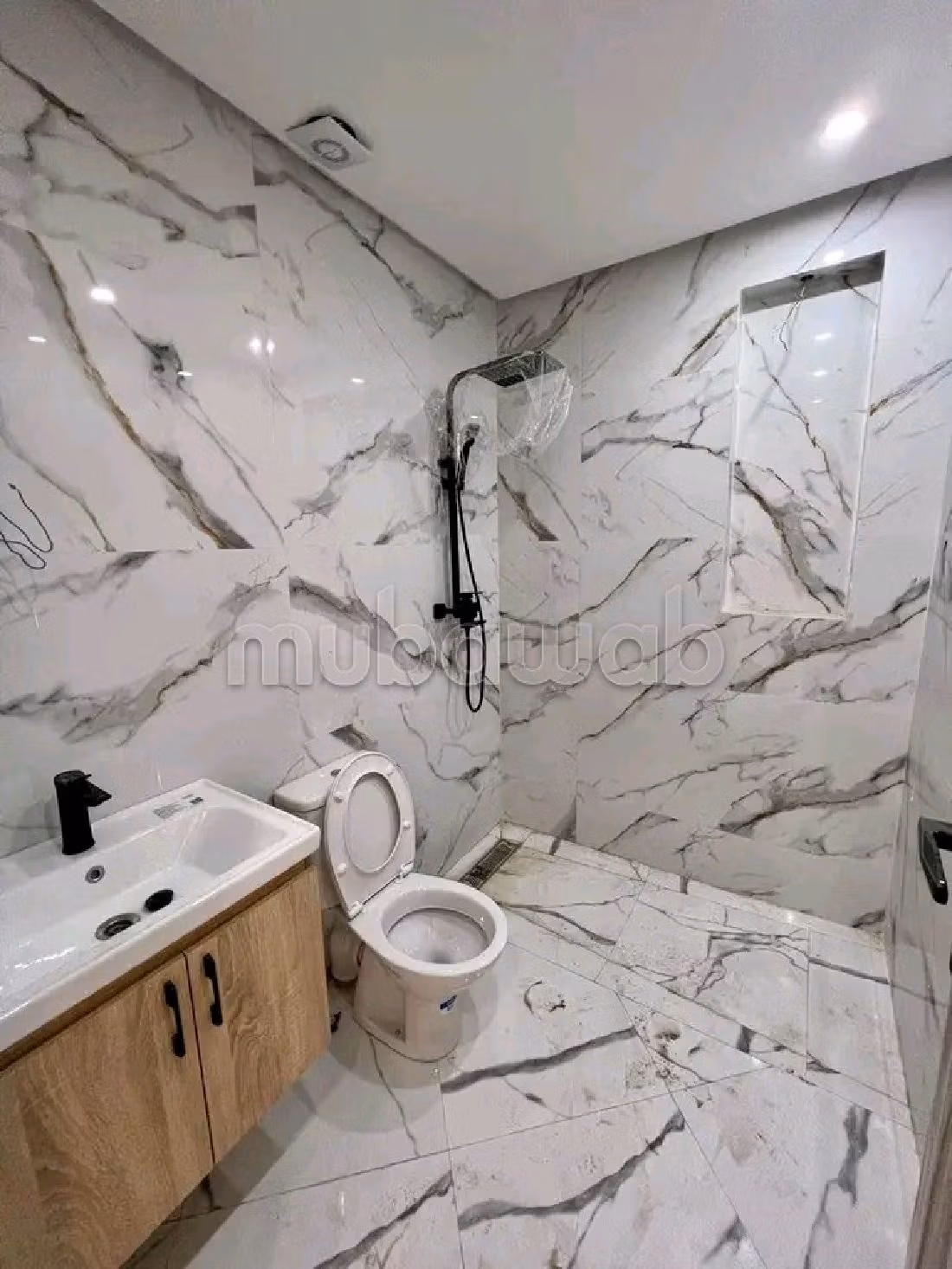 Vente d'un bel appartement en Centre. 4 belles chambres. Avec ascenseur et terrasse.