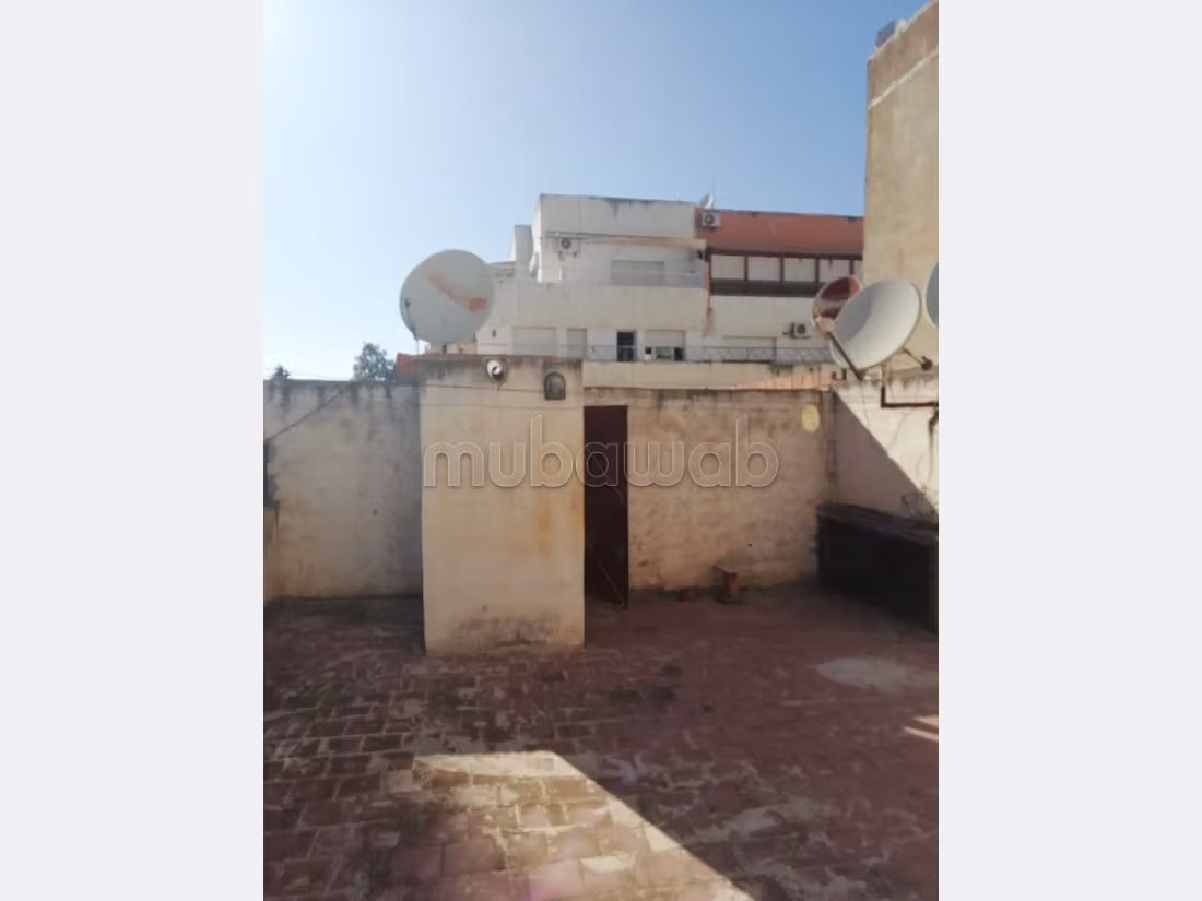 Find an apartment to buy in Centre. 4 large living areas. New furniture.