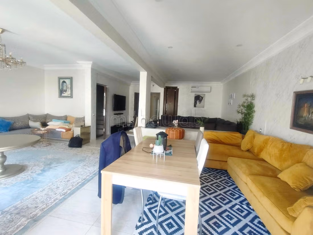 Affitto di un bellissimo appartamento a Gauthier. 6 ampi locali. arredato. 