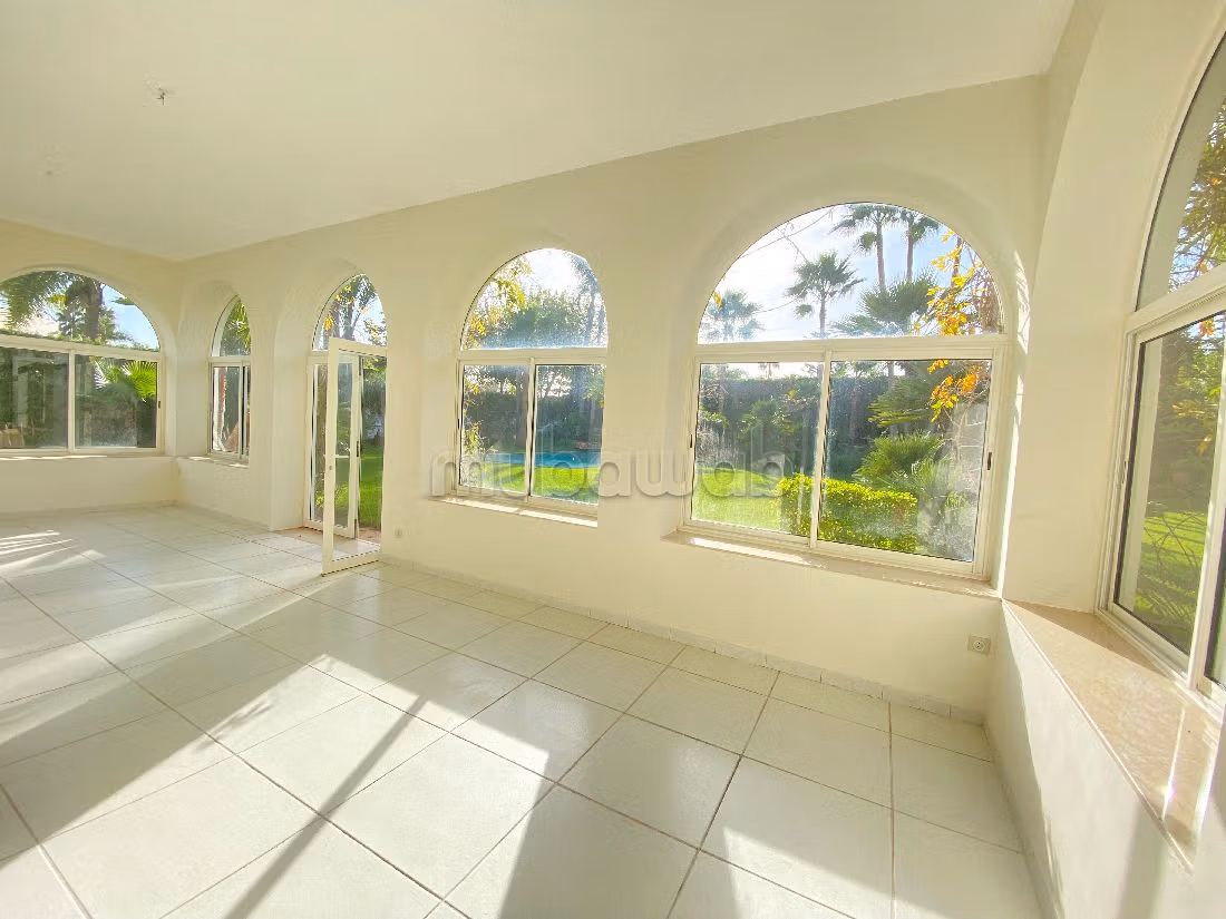 Maison de luxe à louer avec piscine et beau jardin