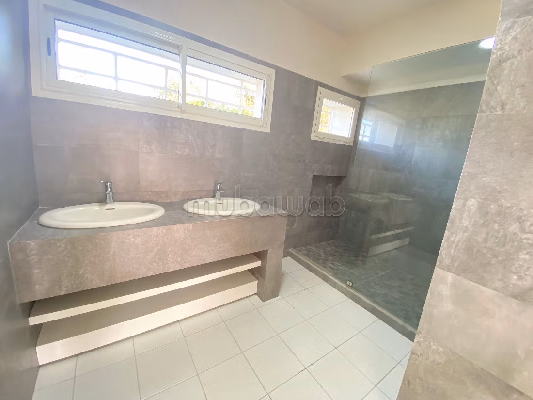 Maison de luxe à louer avec piscine et beau jardin