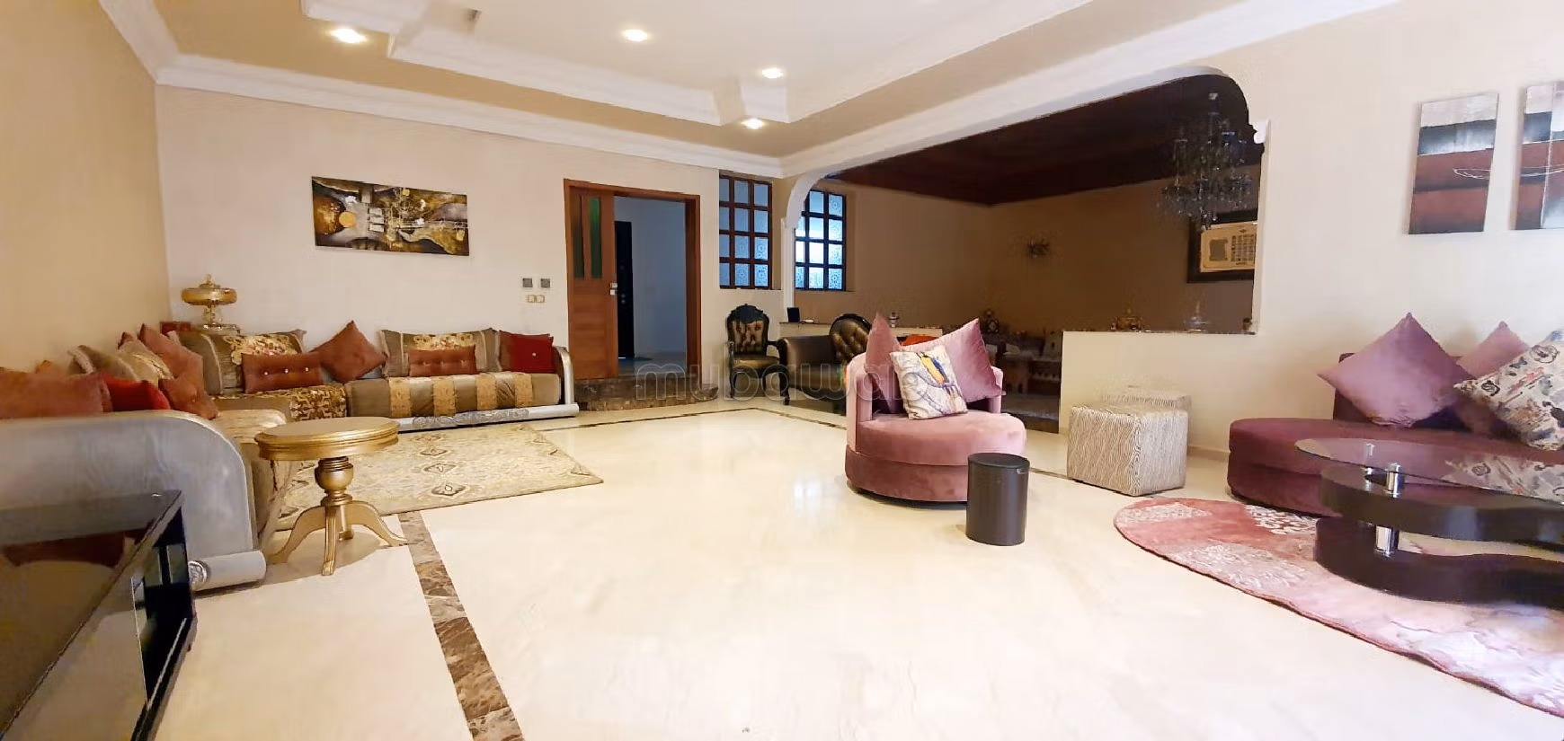 Villa di lusso in vendita a Sidi Maarouf. Superficie totale 250 m². Sistema di sicurezza e antenna parabolica. 