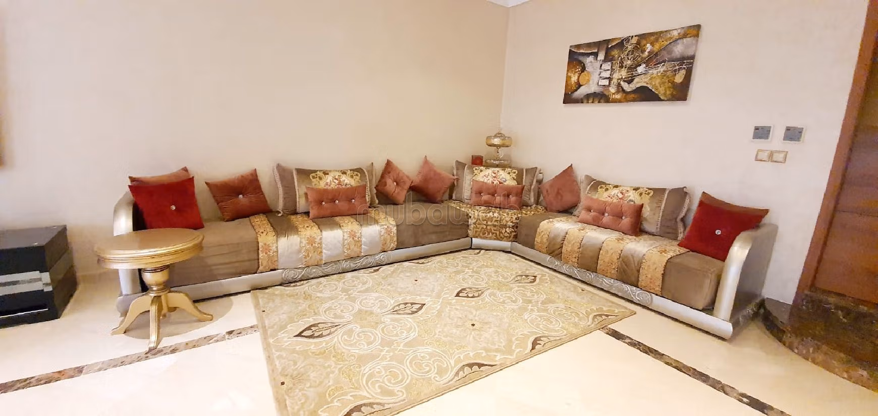 Villa di lusso in vendita a Sidi Maarouf. Superficie totale 250 m². Sistema di sicurezza e antenna parabolica. 