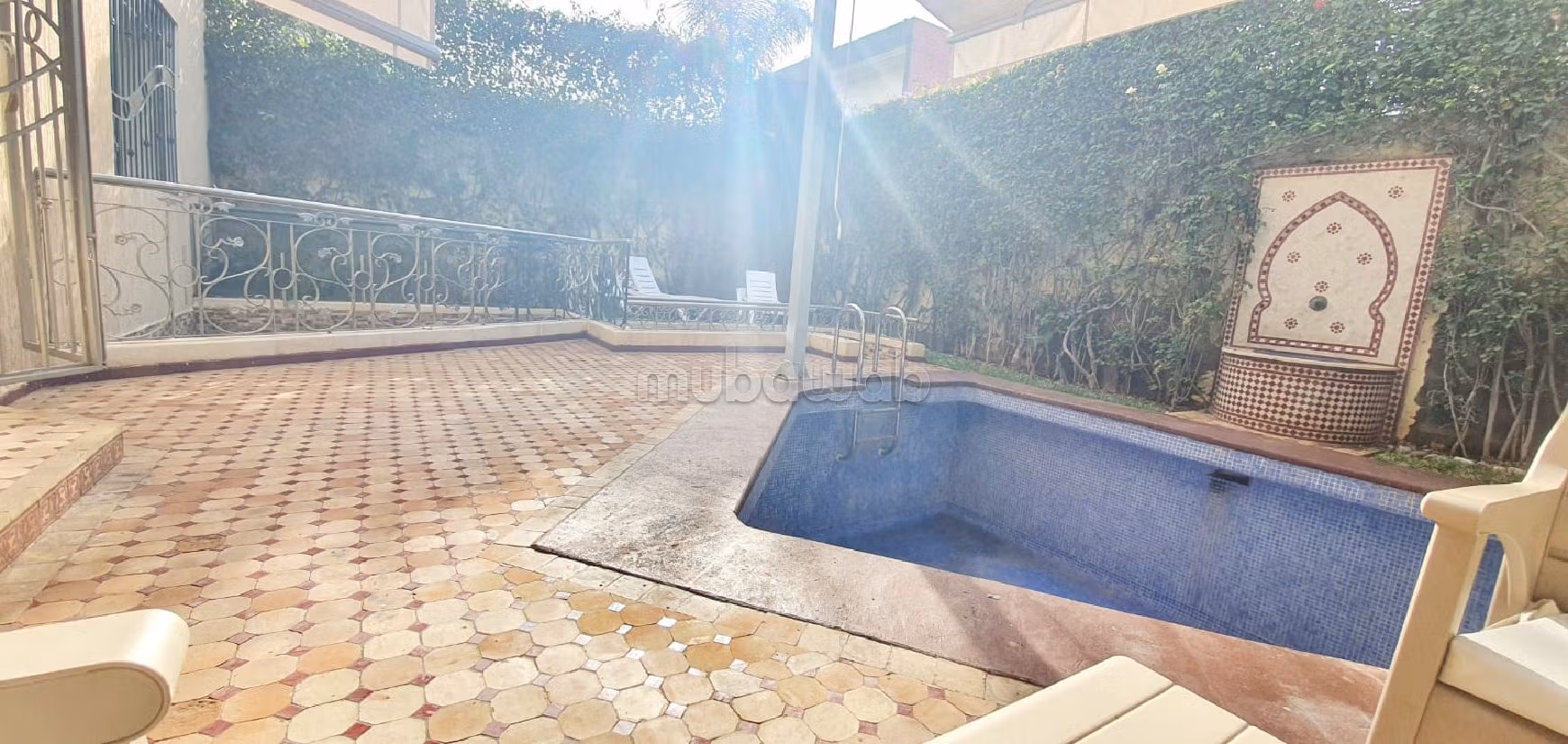 Villa di lusso in vendita a Sidi Maarouf. Superficie totale 250 m². Sistema di sicurezza e antenna parabolica. 