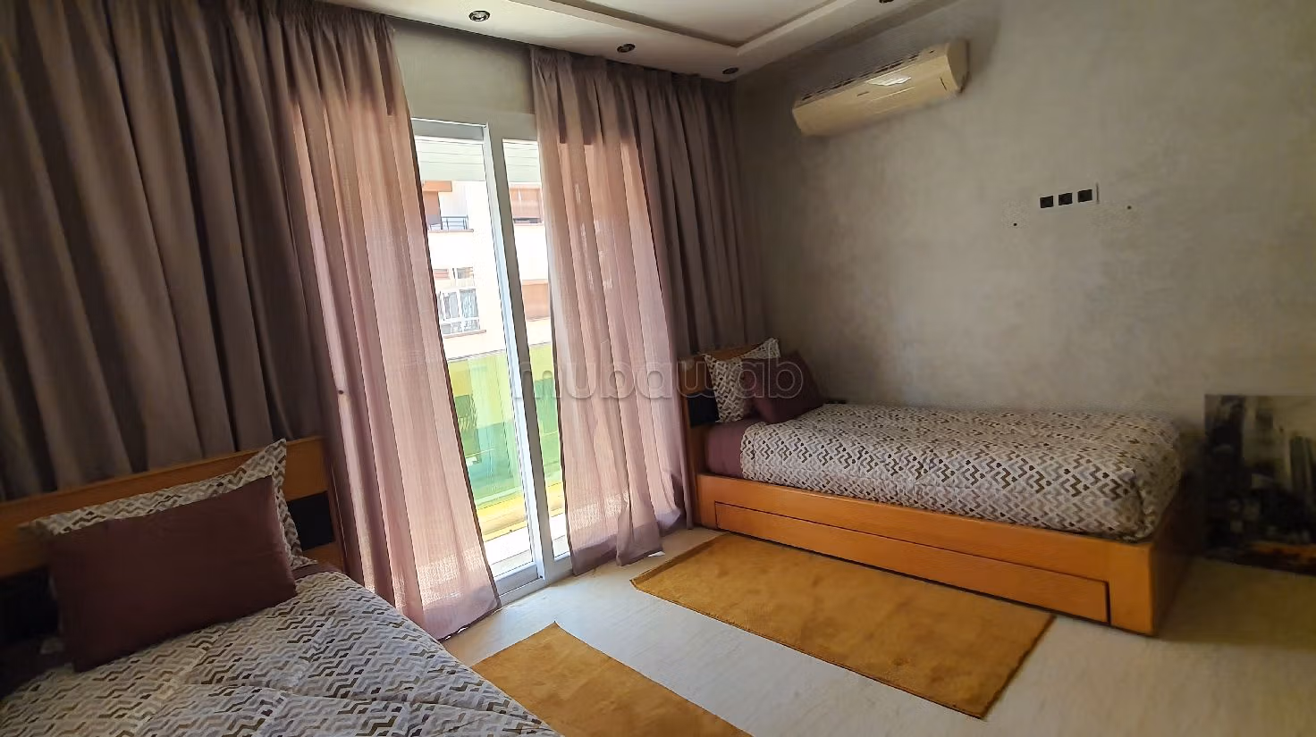 Sell apartment. 2 beautiful rooms. Traditional Moroccan living room, secured residence. 