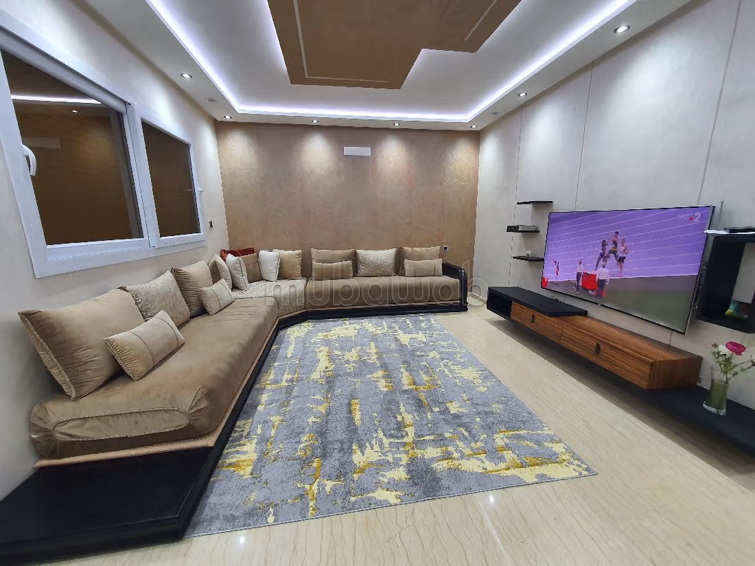 Sell apartment. 2 beautiful rooms. Traditional Moroccan living room, secured residence. 