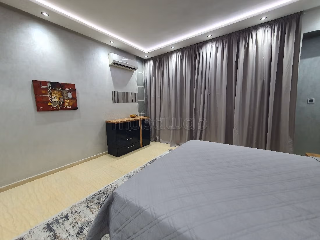 Sell apartment. 2 beautiful rooms. Traditional Moroccan living room, secured residence. 