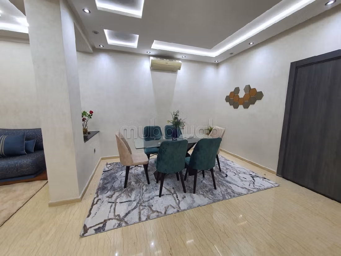 Sell apartment. 2 beautiful rooms. Traditional Moroccan living room, secured residence. 