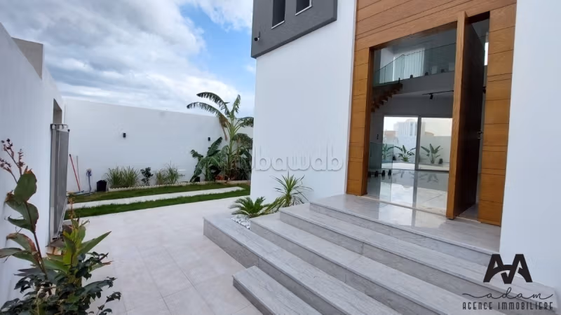 Eccezionale villa in vendita a Beni Khiar. Superficie totale 465 m². Piscina e aria condizionata. 