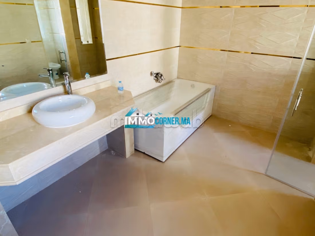 Splendide villa à vendre à Jbel Kbir