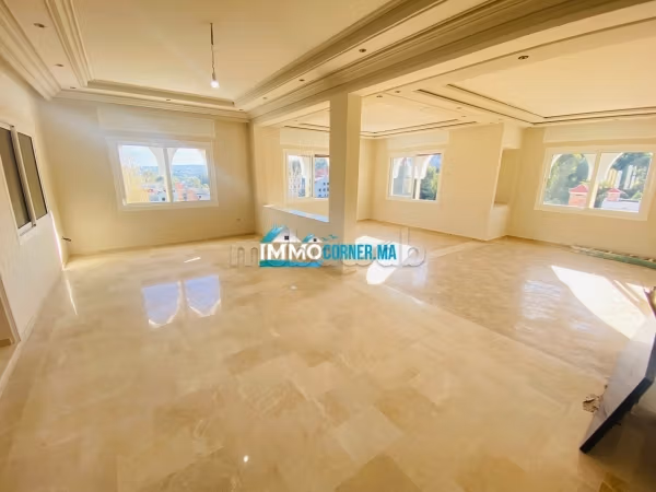Vendita villa di lusso a Jbel Kbir. 6 ampi locali. Servizio di concierge e piscina. 