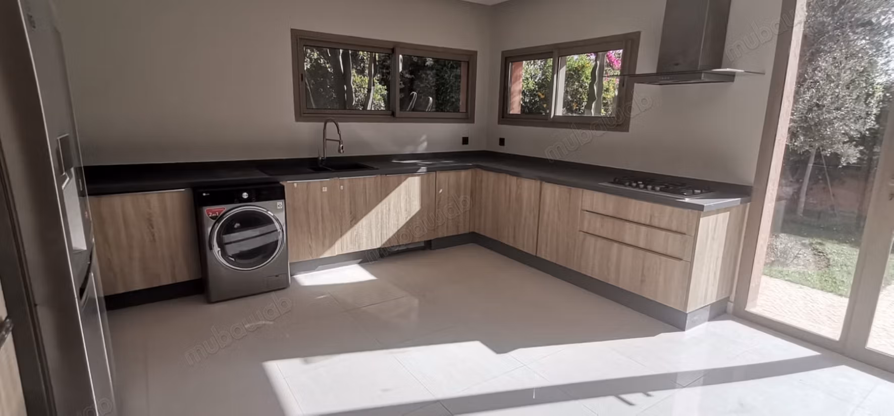 À la palmeraie excellente villa moderne de 4 suites vide sans vis à vis en location à l’année