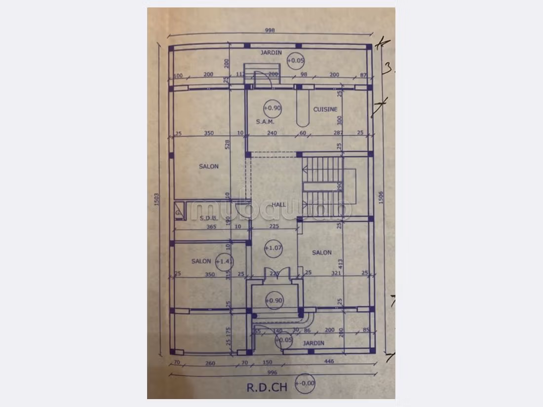 فيلا جميلة للبيع ب الانارة. 3 قطع مريحة. حديقة وشرفة. 