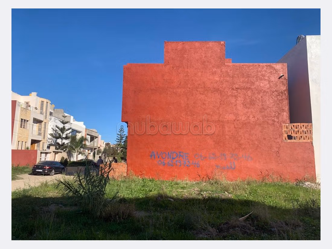 فيلا جميلة للبيع ب الانارة. 3 قطع مريحة. حديقة وشرفة. 