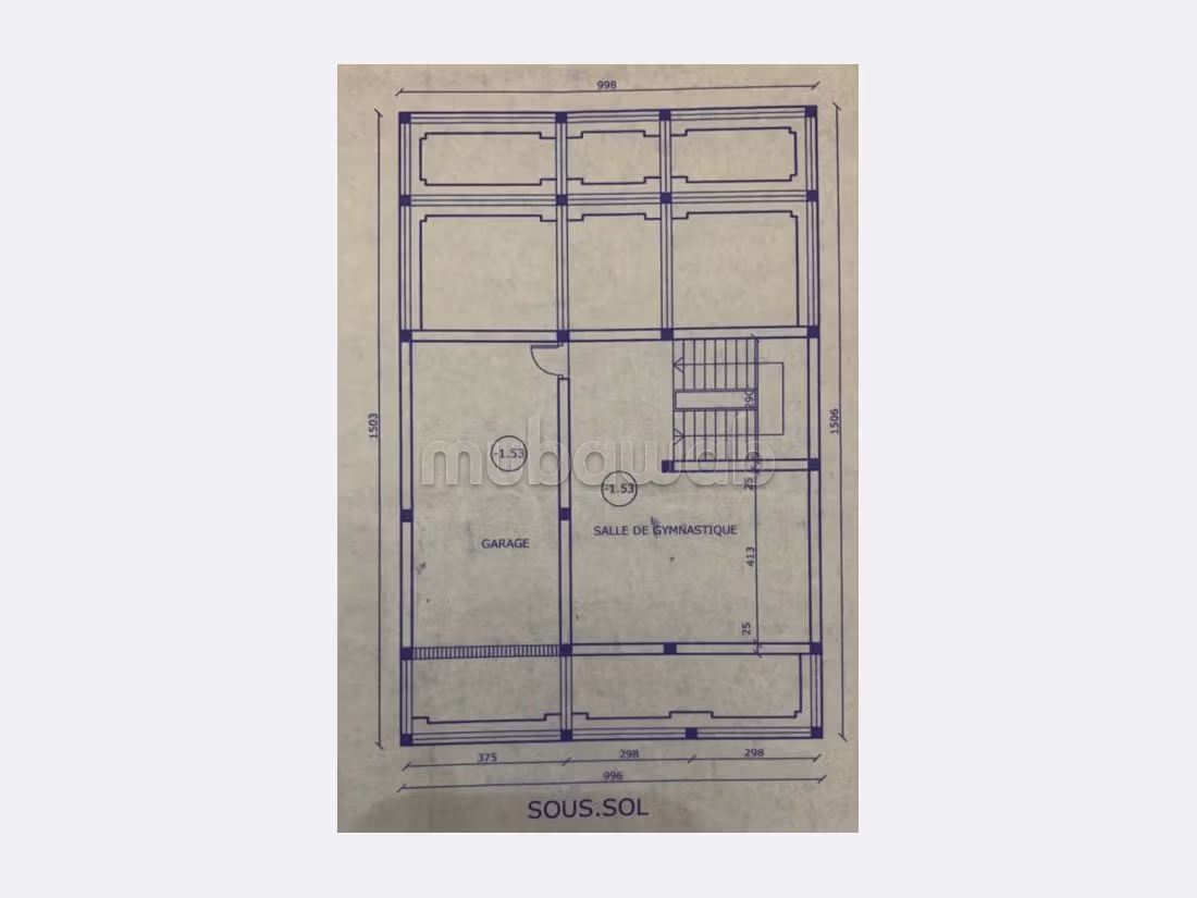 فيلا جميلة للبيع ب الانارة. 3 قطع مريحة. حديقة وشرفة. 
