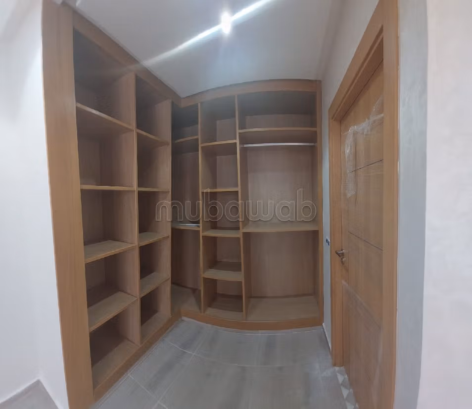 شقة للبيع ب شاطئ واد الشراط. 3 غرف جميلة. مطبخ مع فرن. 