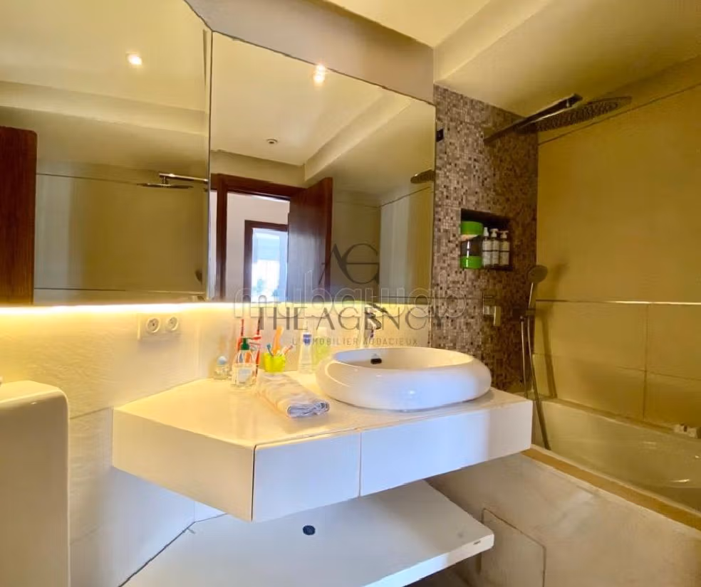 Très bel appartement vide Ain Diab