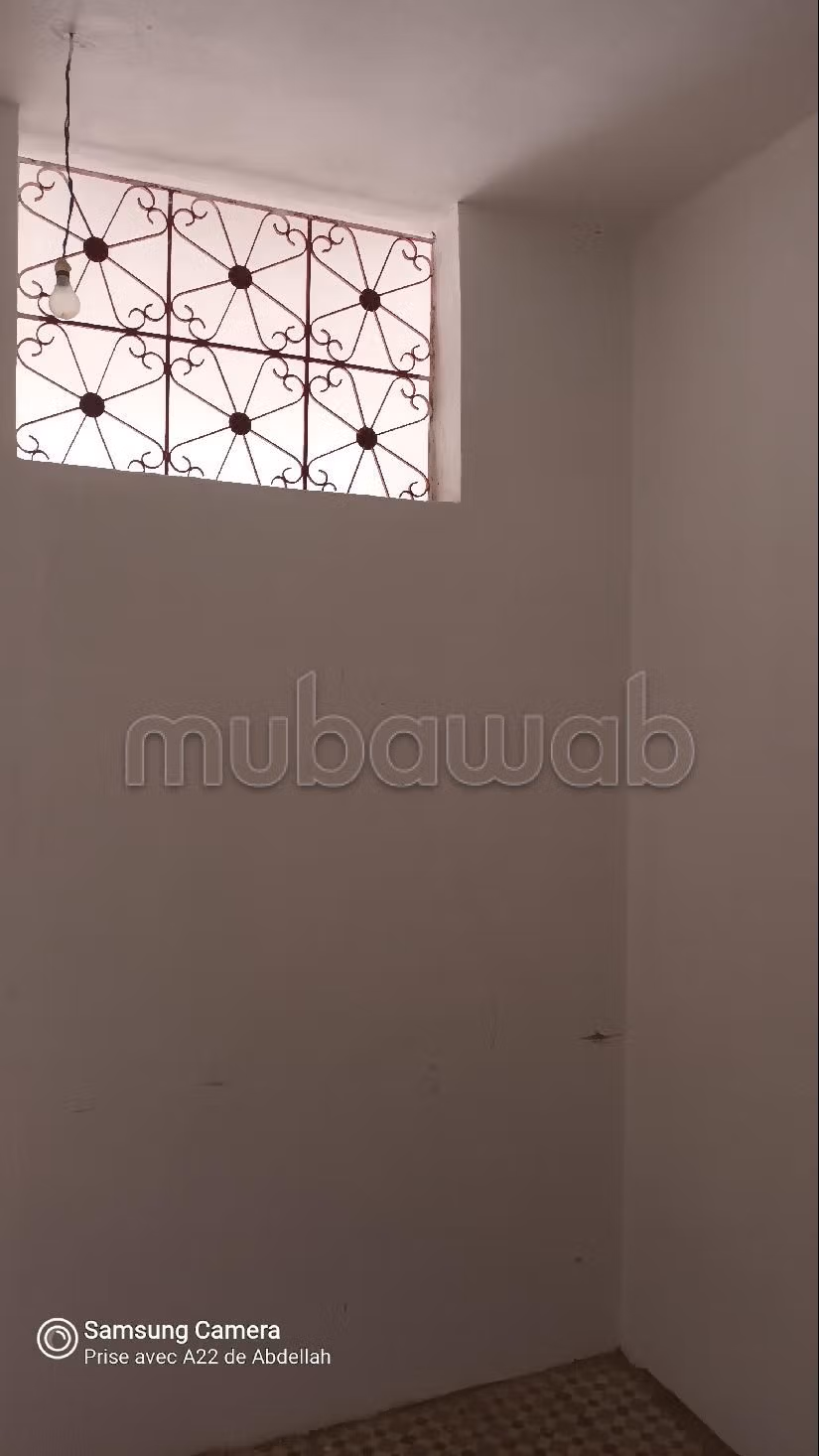 مكاتب ومحلات للكراء ب أولاد وجيه. المساحة الكلية 30 م².