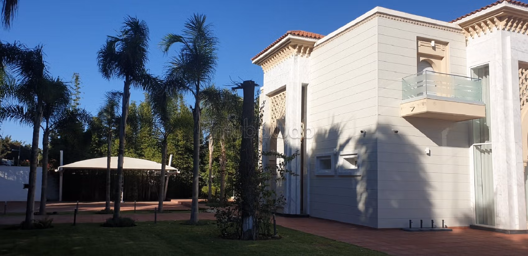 Eccezionale villa in vendita a Souissi. Superficie di 2000 m². Grande piscina. 