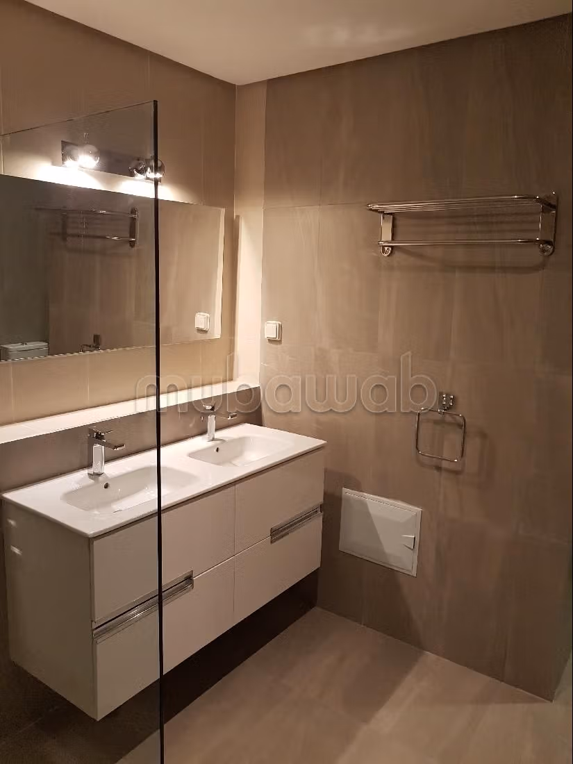 Splendido appartamento in vendita. 3 locali spaziosi. arredato.