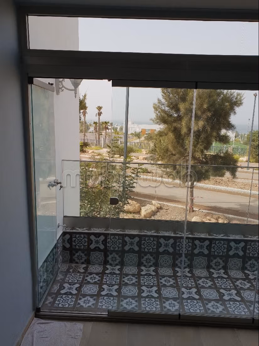 Splendido appartamento in vendita. 3 locali spaziosi. arredato.