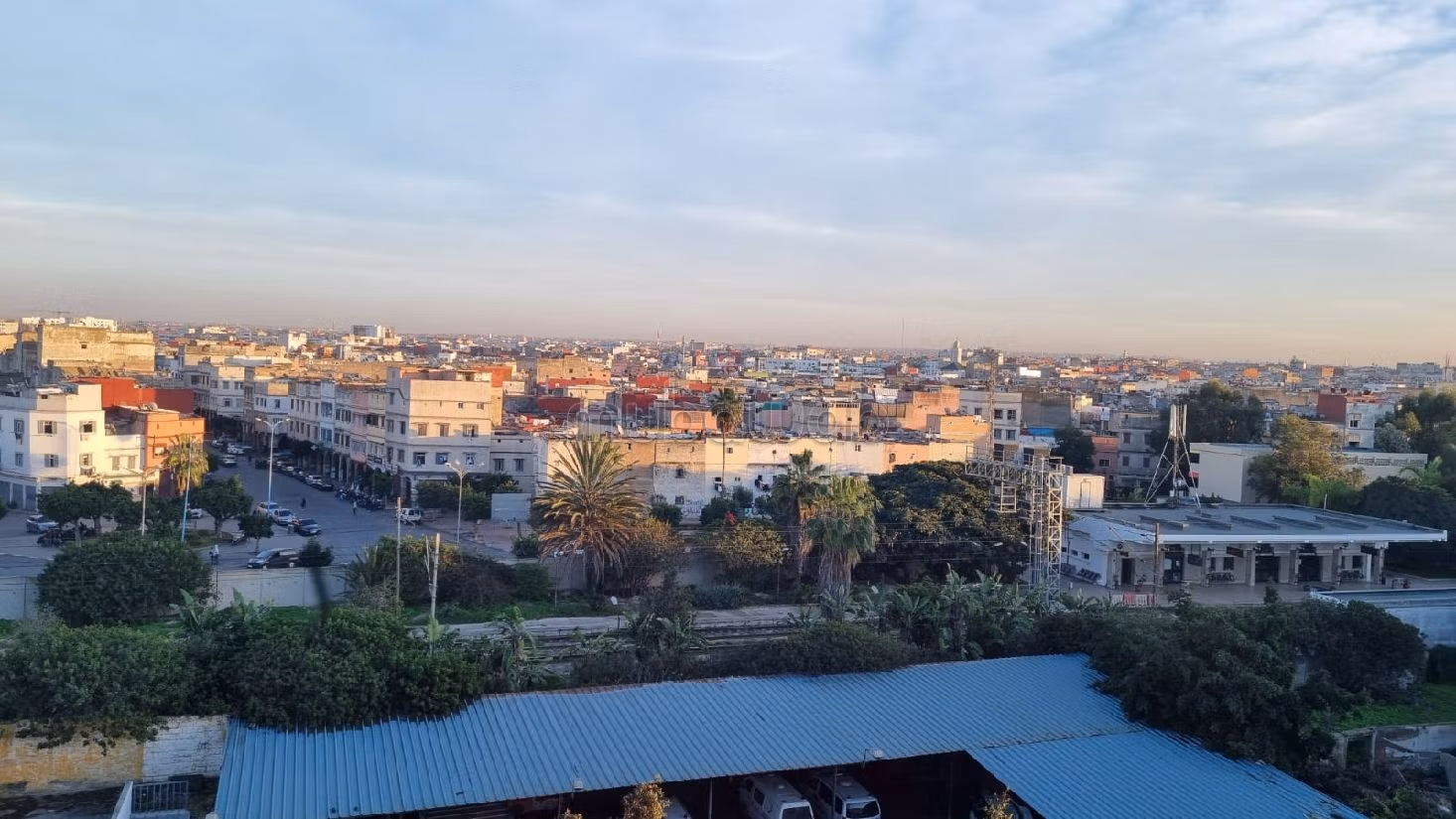 شقة جميلة للبيع ب لارميطاج. 4 قطع رائعة. شرفة ومصعد