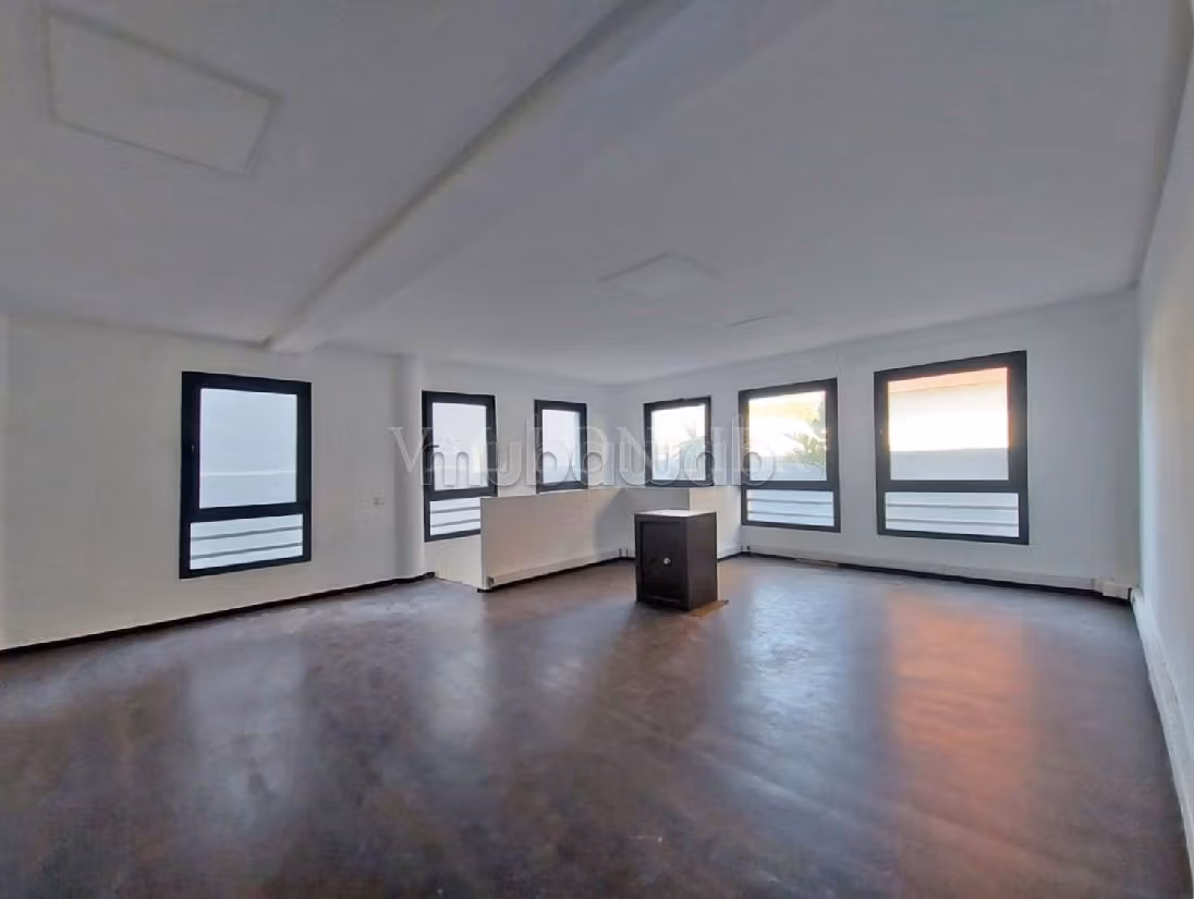 Offices for rent in Sidi Maarouf. Area of 640 m². Terrace