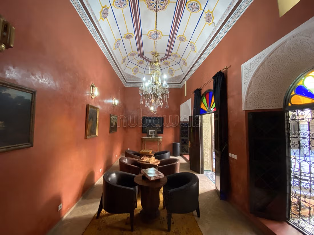 Este riad puede ser tuyo. Pequeña superficie 1244 m². Aire condicionado y piscina. 