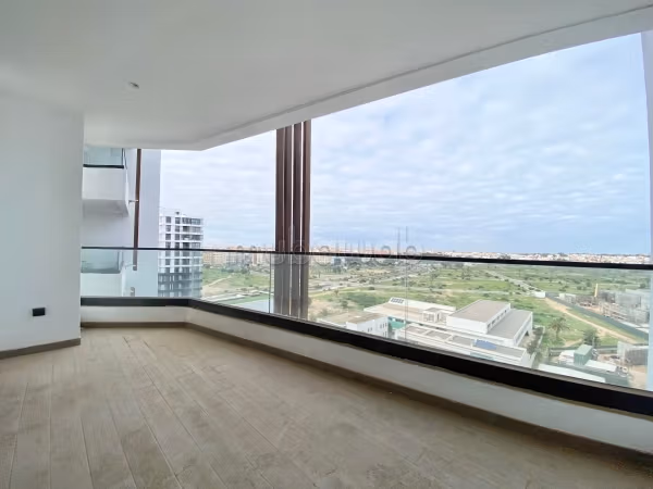 Flat for rent in Casablanca Finance City. 3 comfortable rooms. Reinforced door, security.