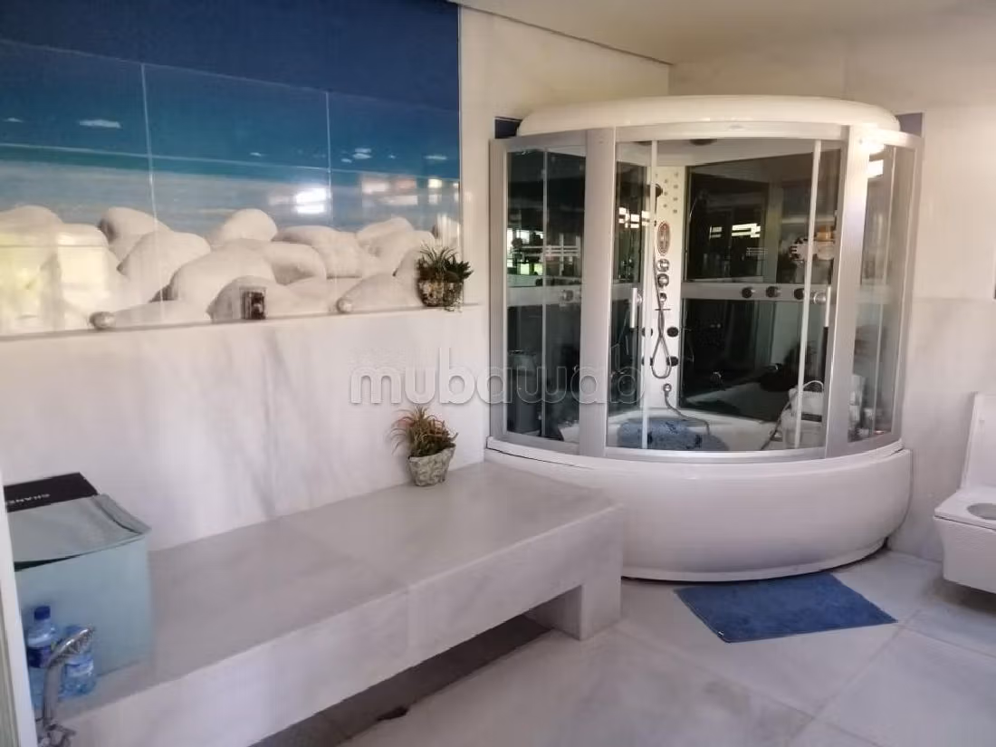 High quality house for sale in Agdal. 4 lovely rooms. Ample storage space. 