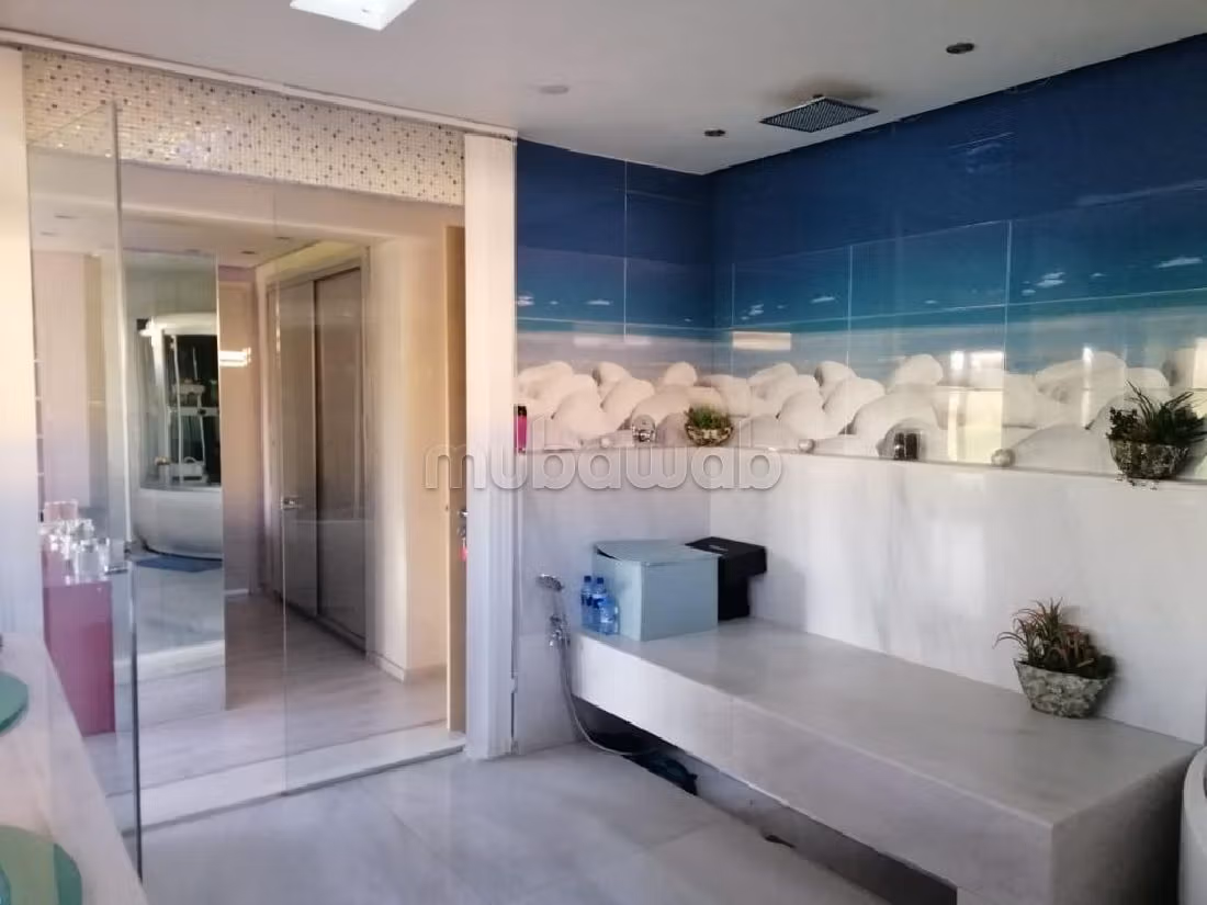 High quality house for sale in Agdal. 4 lovely rooms. Ample storage space. 