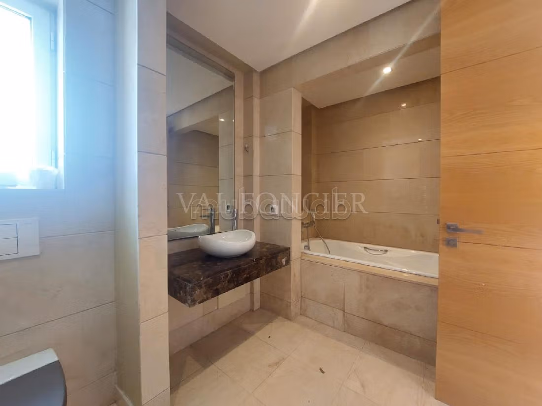 Location villa superficie 650m2 4chambres avec piscine, Bouskoura