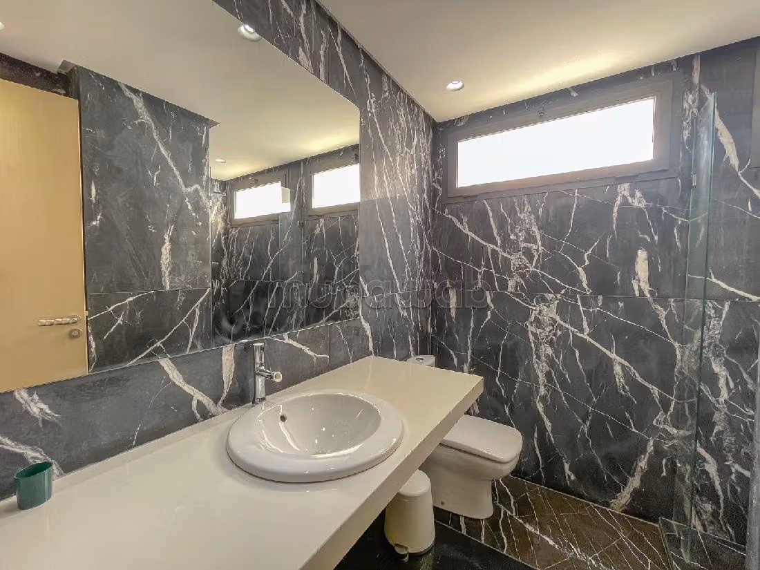 Bonito piso en alquiler en Racine. Area 175 m². Completamente amueblado