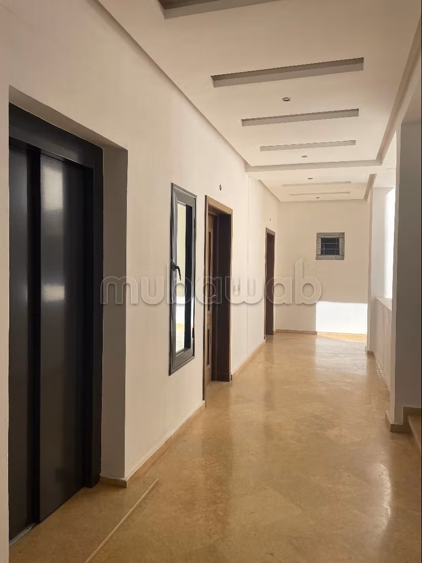 Magnífico piso en alquiler en Haut Founty. 2 bonitas habitaciones. con muebles. 