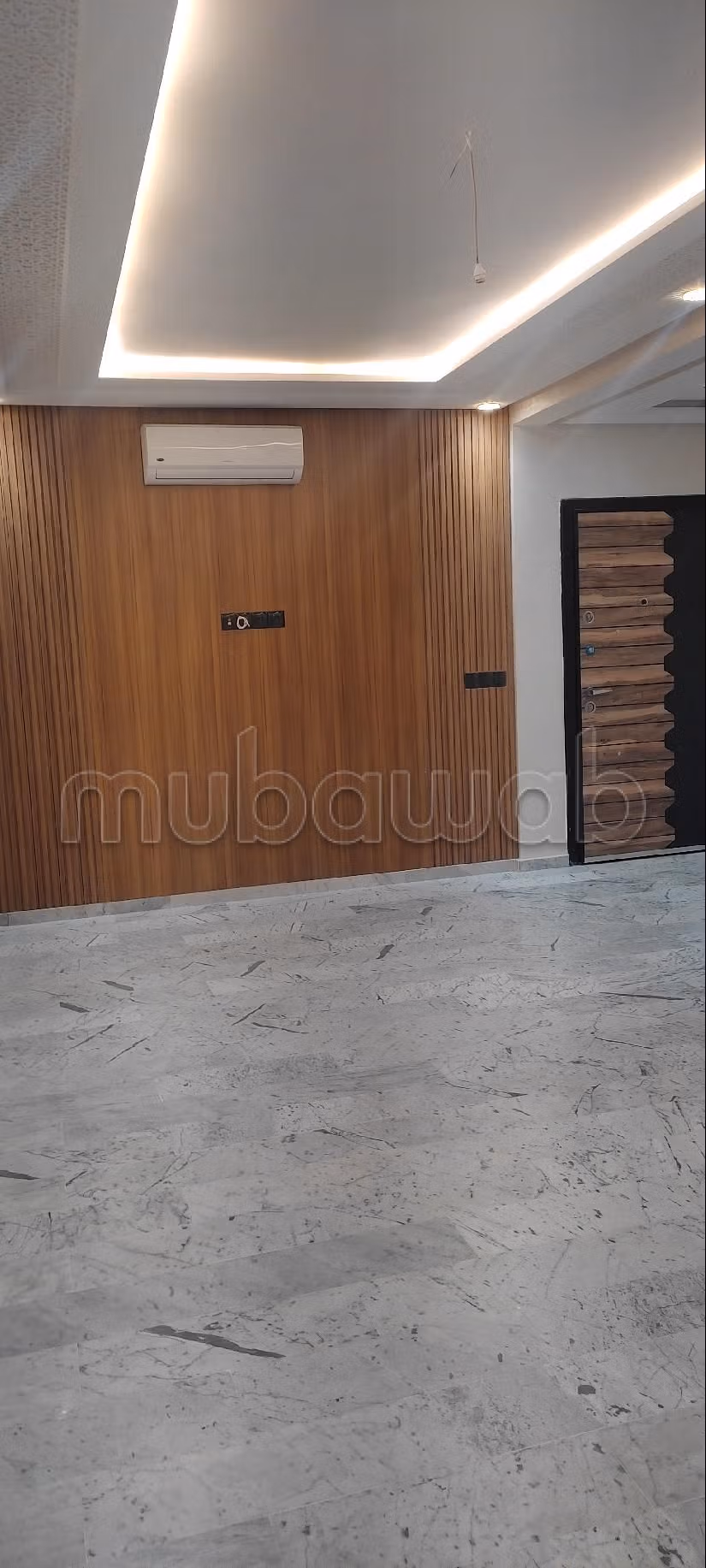 شقة رائعة للبيع ببوسكورة. المساحة الكلية 93 م². صحن فضائي وباب متين وممتاز.