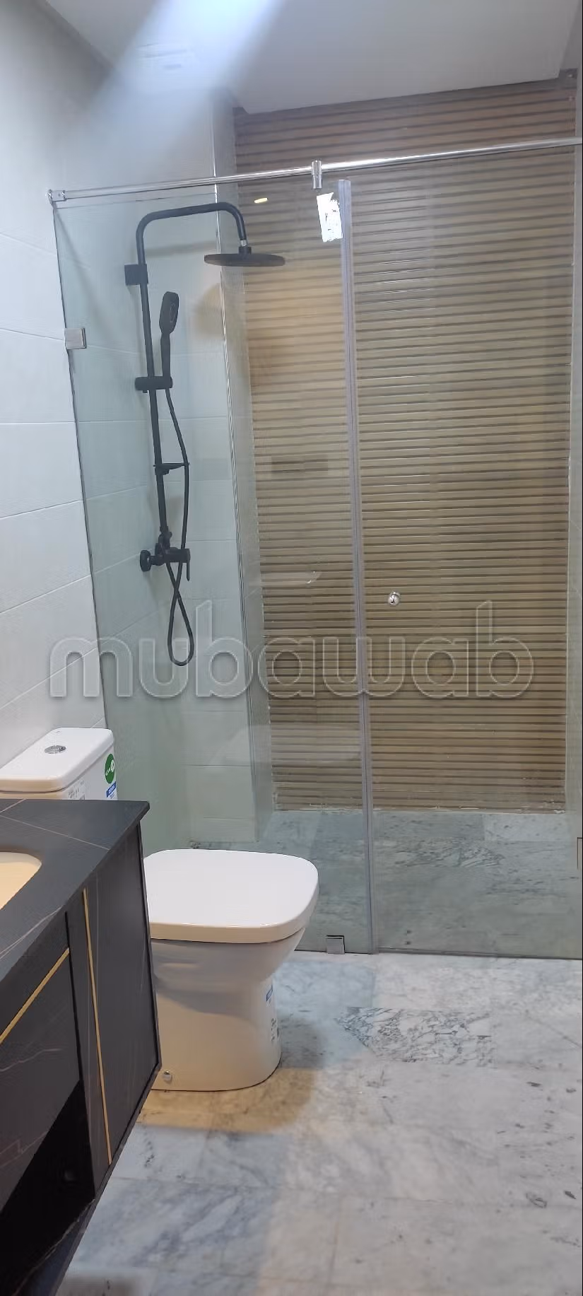 شقة رائعة للبيع ببوسكورة. المساحة الكلية 93 م². صحن فضائي وباب متين وممتاز.